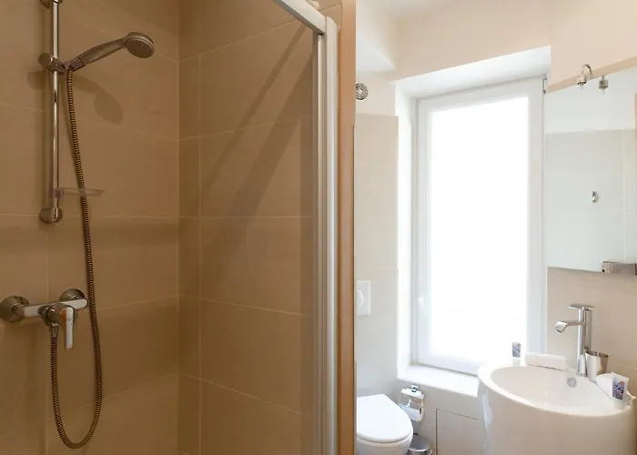 Le Cosy Yourhosthelper * カンヌ