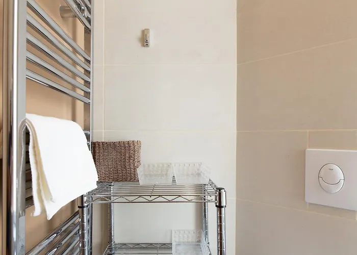 Le Cosy Yourhosthelper カンヌ