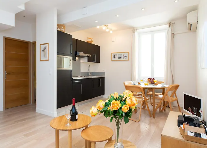 Le Cosy Yourhosthelper *