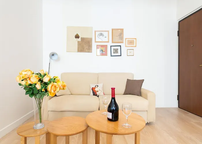 Le Cosy Yourhosthelper カンヌ