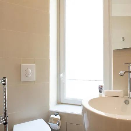 Le Cosy Yourhosthelper